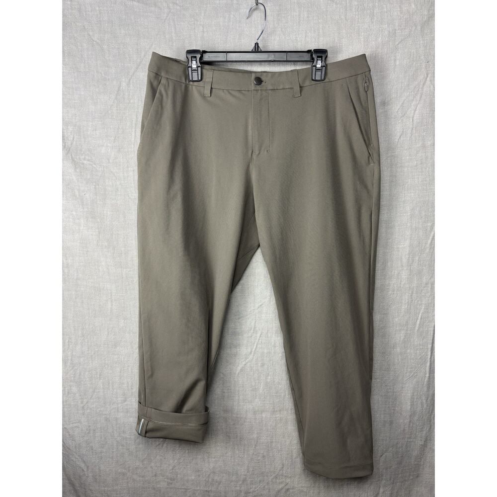 LULULEMON Mens ABC Classic Warpstreme Pants Size 35 24” Inseam Capris